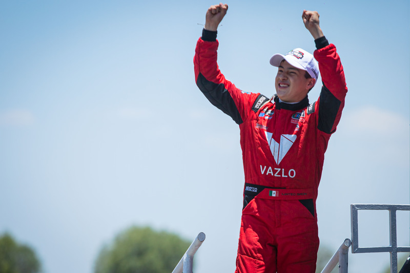 Mateo festejando el segundo lugar